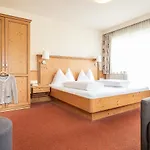 Zum Hirschen Отель 3*