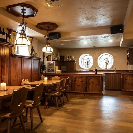 Отель Zum Hirschen Имст