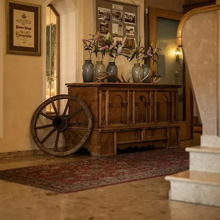 Zum Hirschen Hotel