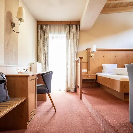 Otel Zum Hirschen 3*